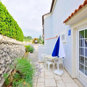 2 bedrooms appartement at Kampor 500 m away from the beach with enclosed garden and wifi